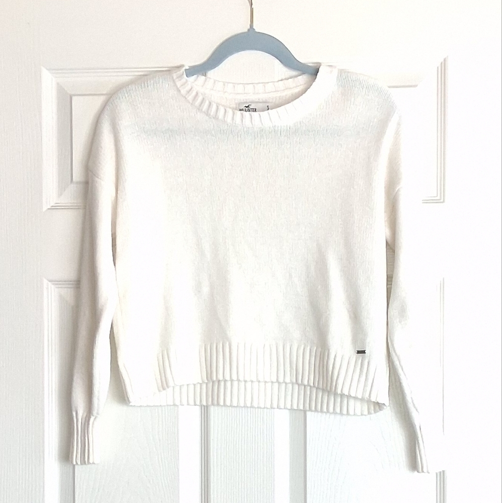 Hollister White Crewneck Long Sleeve Cropped Knit Sweater